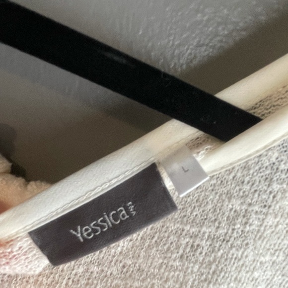 White short sleeve sweater - Picture 4 of 4